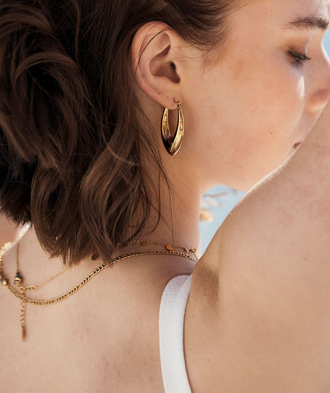 Image of model wearing Earring