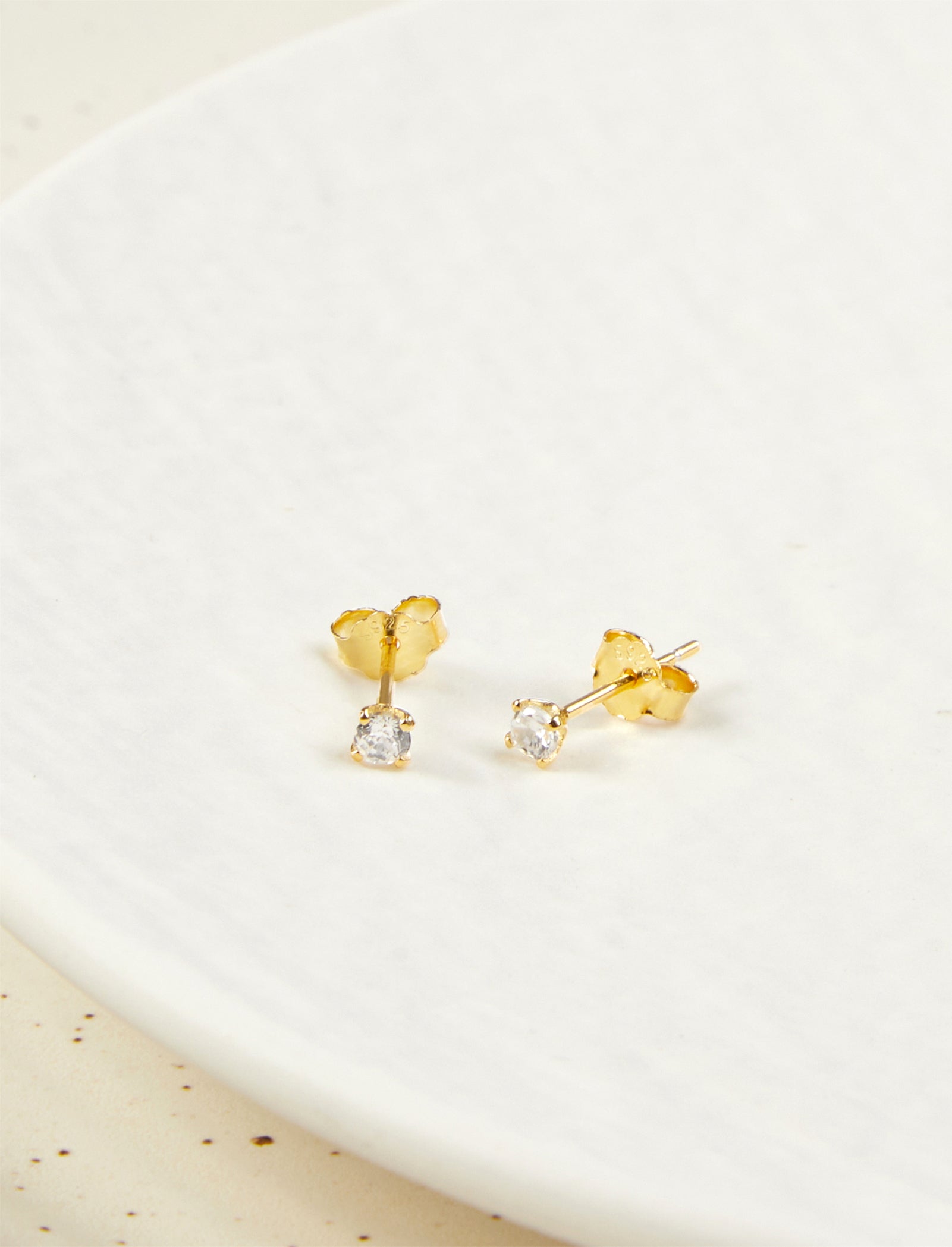 Pastiche  Glisten Studs -